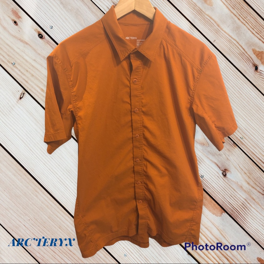 ARC’TERYX Lightweight Orange Button Down Trim Fit Collared Shirt